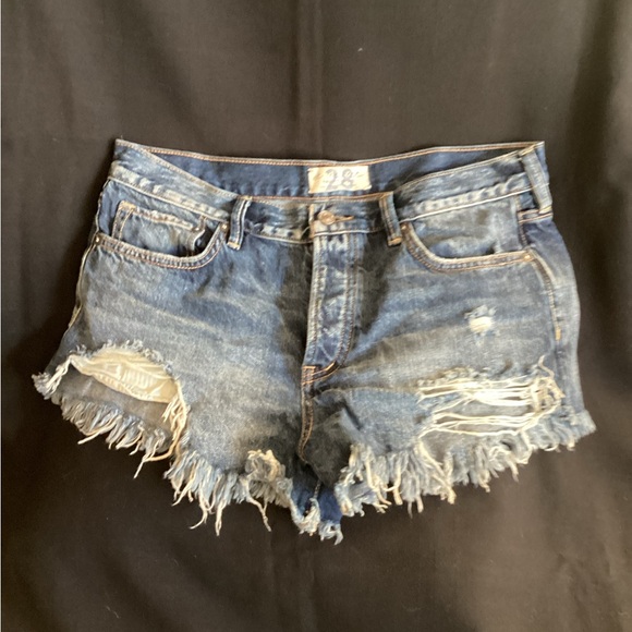 Free People Denim Distressed Women Shorts 28 - Picture 2 of 7
